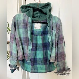 American Eagle cropped hooded flannel